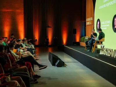 Segundo dia do Exponential Summit promove discussões sobre board e Inteligência Artificial