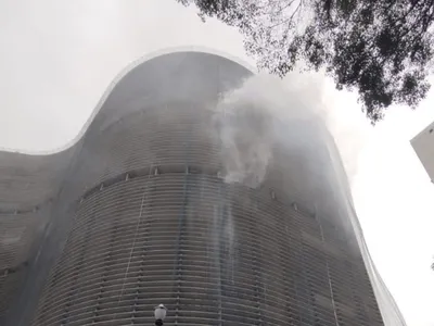 Bombeiros controlam incêndio no prédio do Copan