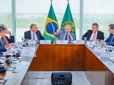 “Tem muita gente se endividando “, diz Lula em reunião com ministros sobre apostas