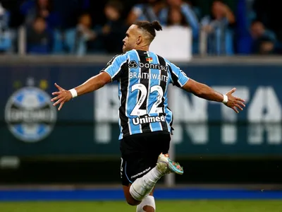 Grêmio tem 'ajudinha' do goleiro, vence Fortaleza e se afasta do Z4 do Brasileirão