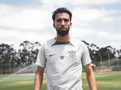 Corinthians anuncia a contratação de meia canadense para o sub-20