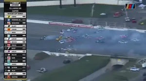 Corrida da Nascar em Talladega tem acidente envolvendo 23 carros; assista