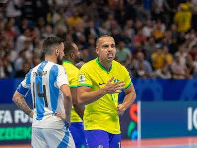 Goleiro brilha, Brasil vence Argentina na final e é hexacampeão mundial de futsal