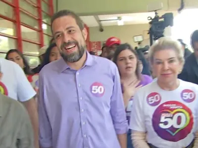 Missão é colocar a cidade no lugar que merece, diz Boulos após votar em SP