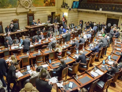 Carlos Bolsonaro é reeleito como o vereador mais votado; confira a lista de todos os eleitos