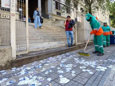 Eleição 2024: varredores seguem de plantão recolhendo "santinhos" em Campinas