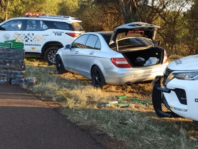 Carro é apreendido com mais de 100 kg de maconha em Salto Grande