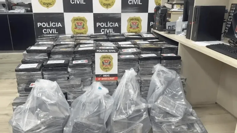 Criminosos são presos em flagrante com mais de uma tonelada de cocaína e diversos fuzis