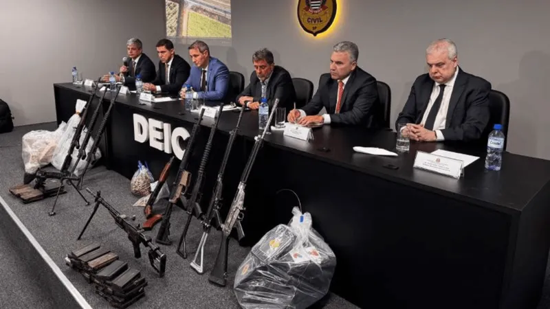 Polícia apreende 10 fuzis e mais de 1,5 tonelada de cocaína em Aguaí