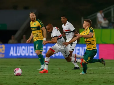 Ulisses detona temporada do São Paulo: "Uma vergonha, está de férias desde setembro"