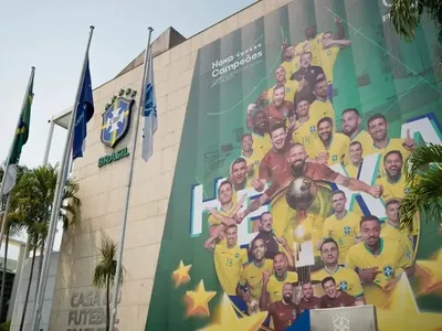 CBF homenageia Seleção Brasileira de Futsal após conquista da Copa do Mundo