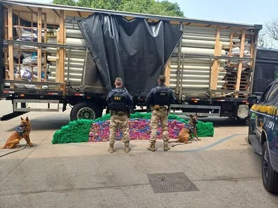 Meia tonelada de maconha é apreendida pela PRF na tarde desta terça-feira (8)