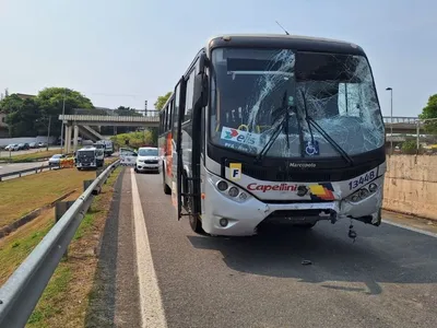 Acidente entre dois ônibus deixa 13 feridos em Jundiaí (SP)