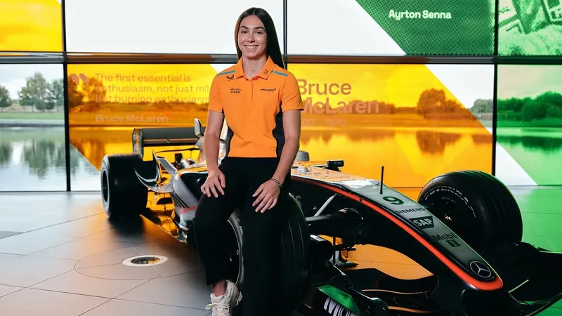 Ella Lloyd entra para programa de formação da McLaren e vai disputar a F1 Academy em 2025