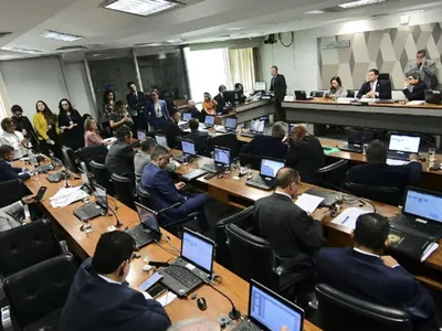 CCJ da Câmara aprova PEC que limita decisões monocráticas de ministros do STF