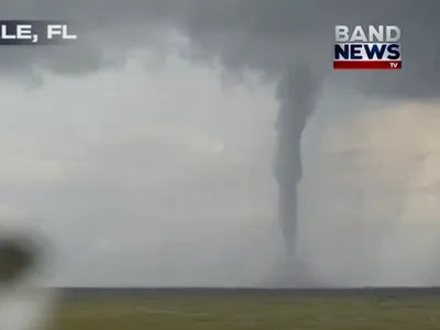 Furacão Milton já está produzindo tornados e chuvas fortes à medida que se aproxima dos EUA