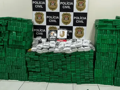 Veículos são apreendidos com quase uma tonelada de maconha