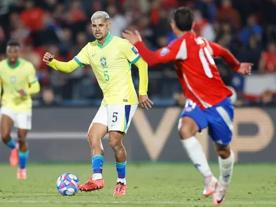 Denílson celebra vitória, mas pondera: "É triste ver a Seleção jogar como jogou"