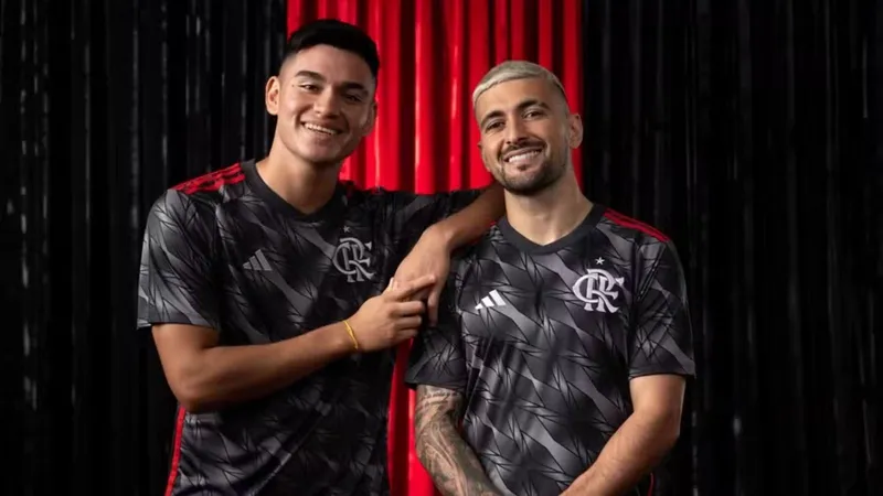 Flamengo anuncia novo terceiro uniforme para a temporada 2024; veja detalhes