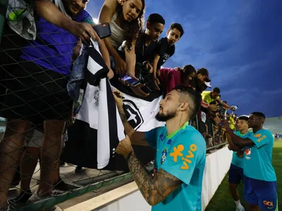 Seleção Brasileira faz treino aberto em Brasília e se anima com presença da torcida