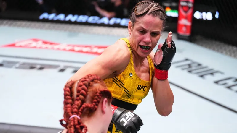 Brasileira Julia Polastri supera McKenna e se recupera no UFC