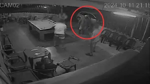 Câmera flagra momento em que homem é morto a tiros em frente a bar em Americana