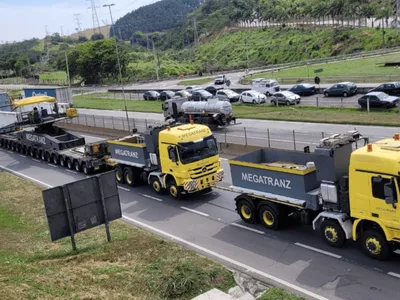 Transporte de carga excedente provoca 13 km de congestionamento na Via Dutra, em Guaratinguetá