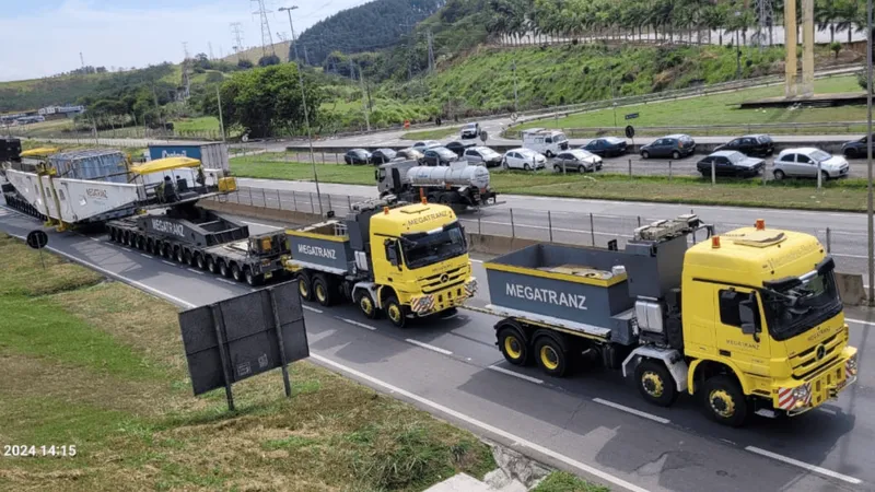 Transporte de carga excedente provoca 13 km de congestionamento na Via Dutra, em Guaratinguetá