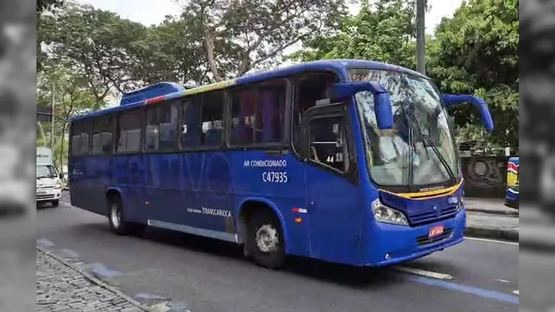 Dois ônibus são assaltados em diferentes pontos do Rio na manhã desta segunda-feira (14)