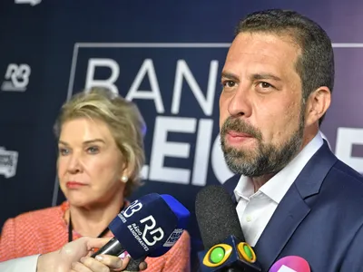 'Vestiu coletinho e fingiu estar trabalhando', diz Boulos ao criticar Nunes antes de debate