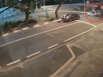 Vídeo: perseguição a moto termina com acidente e três feridos em Campinas