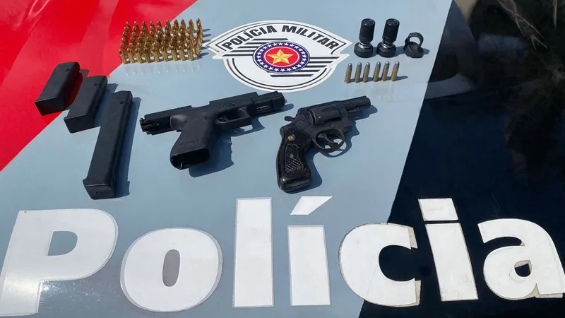 Homem é preso pela Polícia Militar na posse de duas armas de fogo em Aparecida