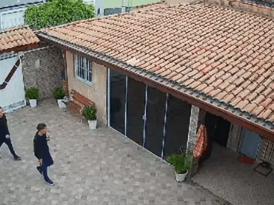 VÍDEO: criminosos invadem casa e furtam objetos em Taubaté