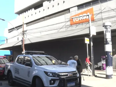 Homem morre após cair em fosso de elevador em loja de Porto Alegre