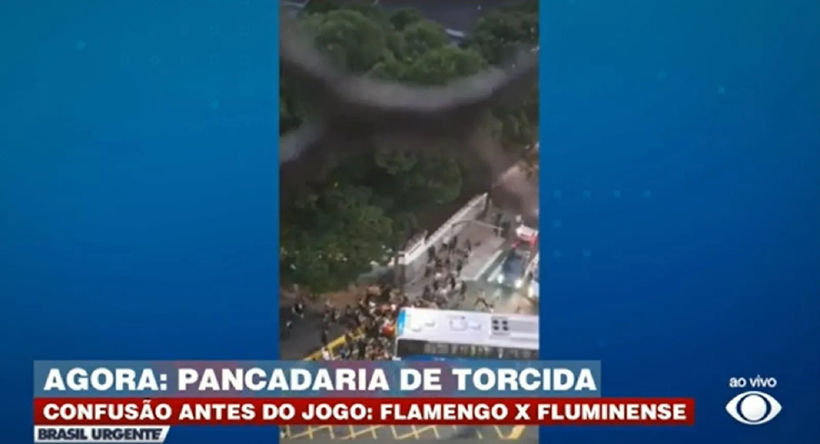 Torcedores de Flamengo e Fluminense se enfrentam antes de clássico; veja vídeo