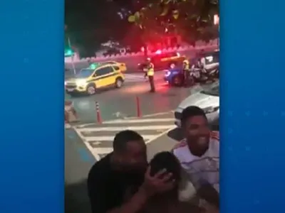 Vídeo: amigos rivais se encontram em pancadaria do Fla-Flu, se abraçam e continuam a briga