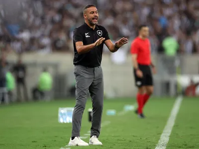 Artur Jorge pede calma ao Botafogo e lamenta empate sofrido: "Inadmissível nesta altura"