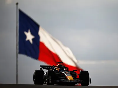 Verstappen supera Russell e conquista pole para corrida sprint do GP dos EUA