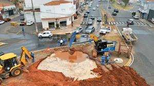 Rompimento de adutora deixa moradores sem água em Mogi Guaçu