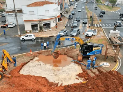 Rompimento de adutora deixa moradores sem água em Mogi Guaçu