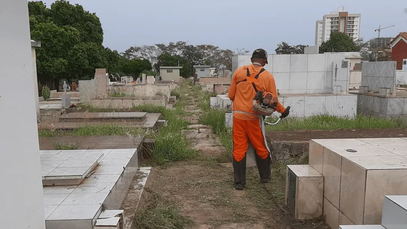 Trabalho é intensificado nos cemitérios de Presidente Prudente