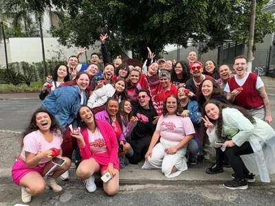 Gloria Groove surpreende fãs acampados em fila de show: “Dei minha rosquinha”