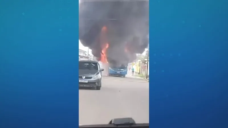 Facções bloqueiam vias e queimam veículos em Florianópolis (SC)