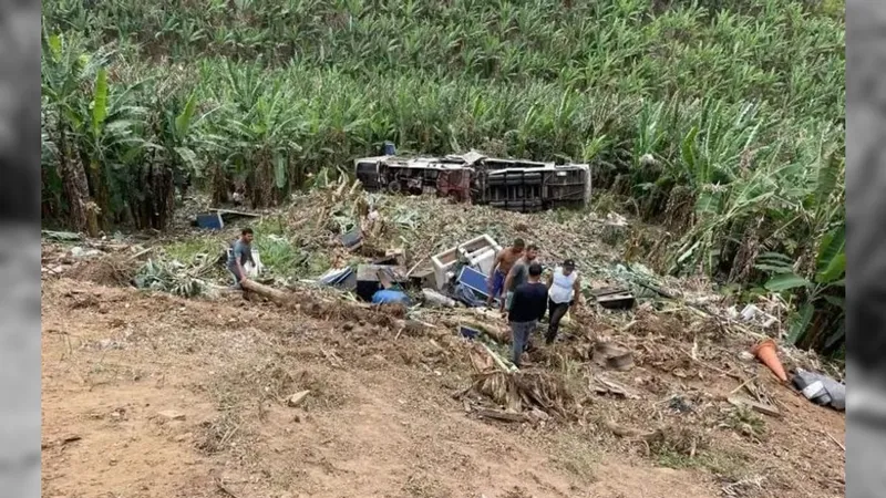 Acidente com trio elétrico deixa três mortos em Pernambuco