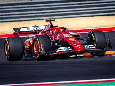 Leclerc vibra com vitória após largada perfeita e projeta título da Ferrari: "Veremos o que dá"