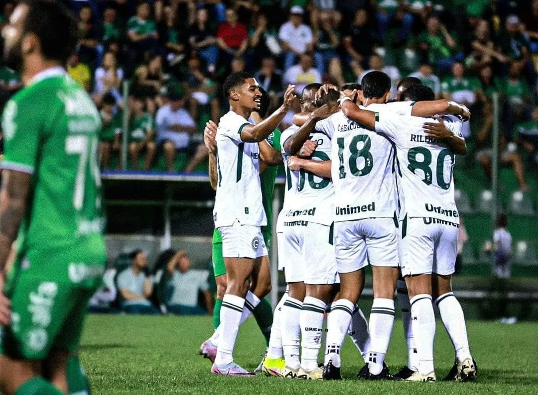 Goiás atropela Chapecoense fora de casa e ainda sonha com acesso; assista aos gols