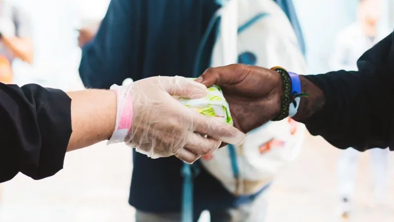 Hamburgada na Rua: projeto social para crianças carentes completa 7 anos