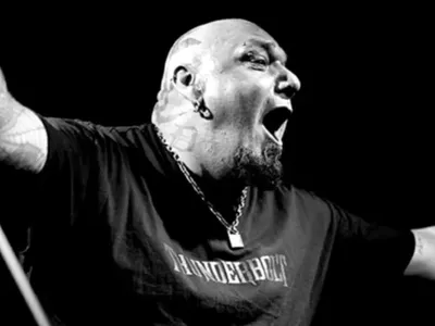 Paul Di’Anno, ex-vocalista do Iron Maiden, morre aos 66 anos