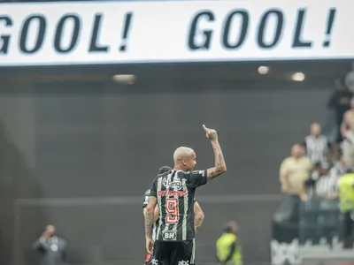 Deyverson se inspira em Ronaldinho e usa a regra do lateral em gol contra o River