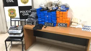 Polícia Civil apreende 51 tijolos de maconha e porções de cocaína em Araçatuba